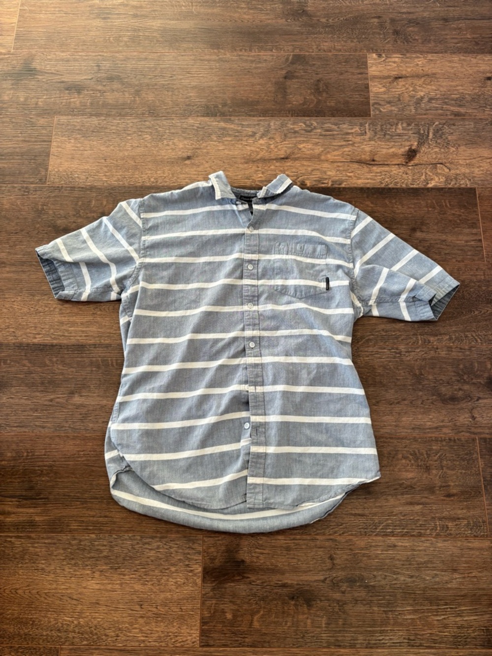 Billabong Men's Light Grey Striped Short Sleeve Button-Up Shirt Large